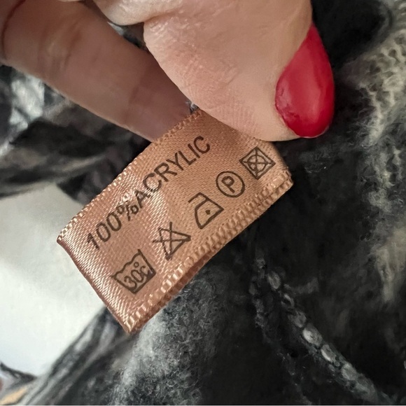 Houndstooth Poncho Shawl - Picture 6 of 6